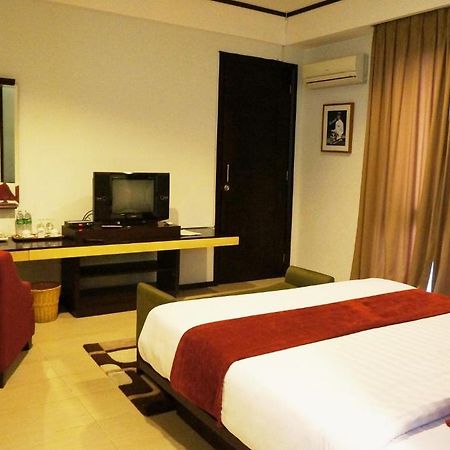 Rumah Nenek Hotel And Restaurant Padang  Luaran gambar