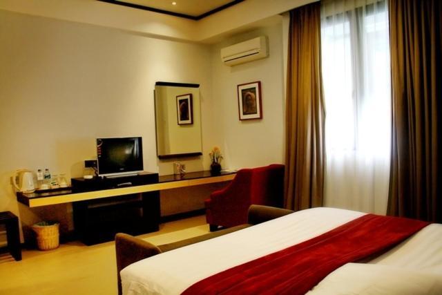Rumah Nenek Hotel And Restaurant Padang  Bilik gambar