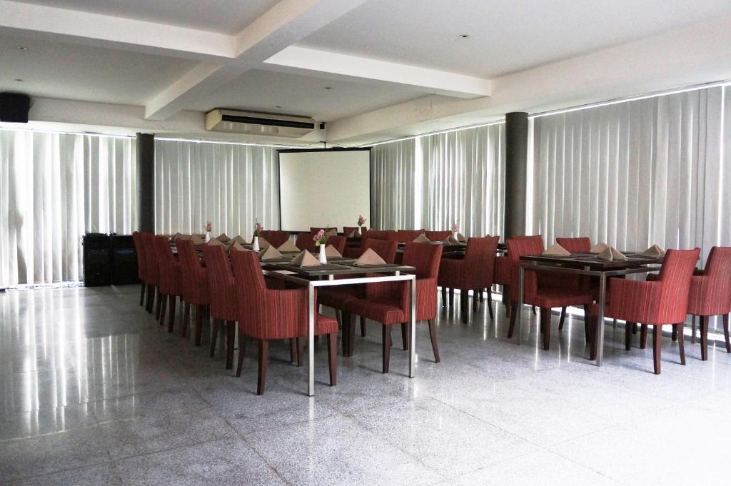 Rumah Nenek Hotel And Restaurant Padang  Luaran gambar
