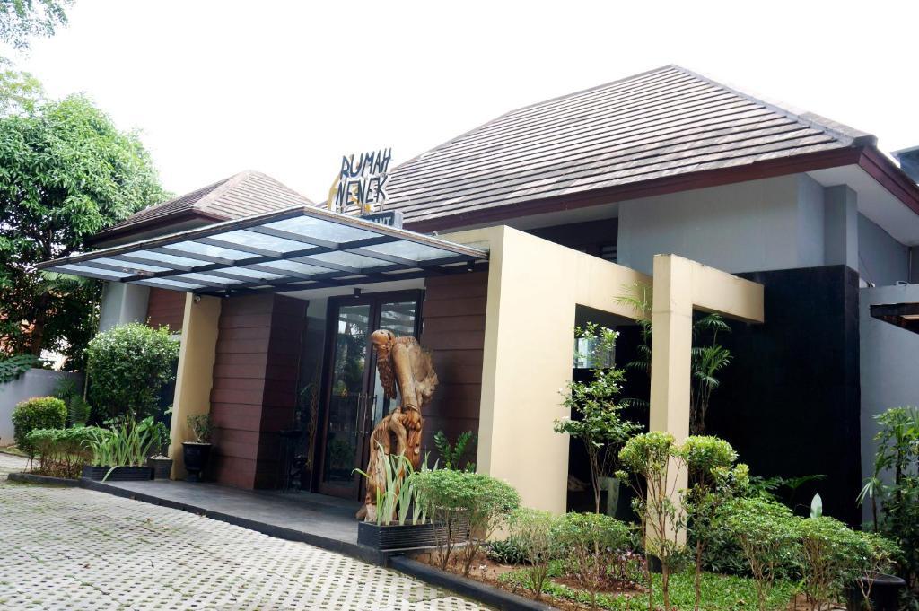 Rumah Nenek Hotel And Restaurant Padang  Bilik gambar