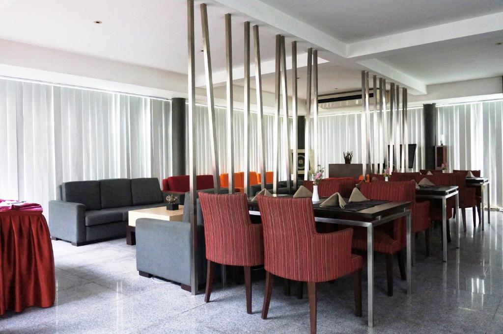 Rumah Nenek Hotel And Restaurant Padang  Luaran gambar