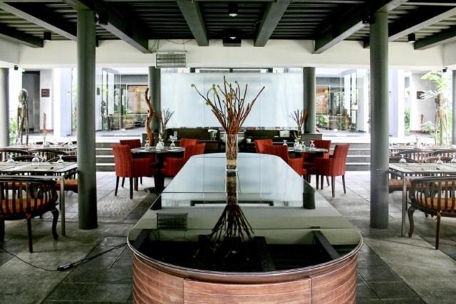 Rumah Nenek Hotel And Restaurant Padang  Luaran gambar